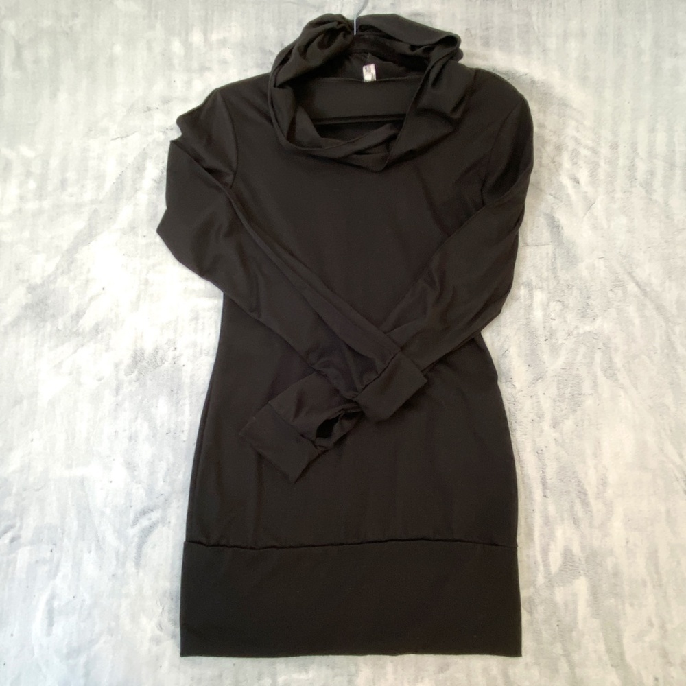 Artistic Taste Cross Neck Hooded Long Sleeve Top with Thumb Holes Sz Med Black
